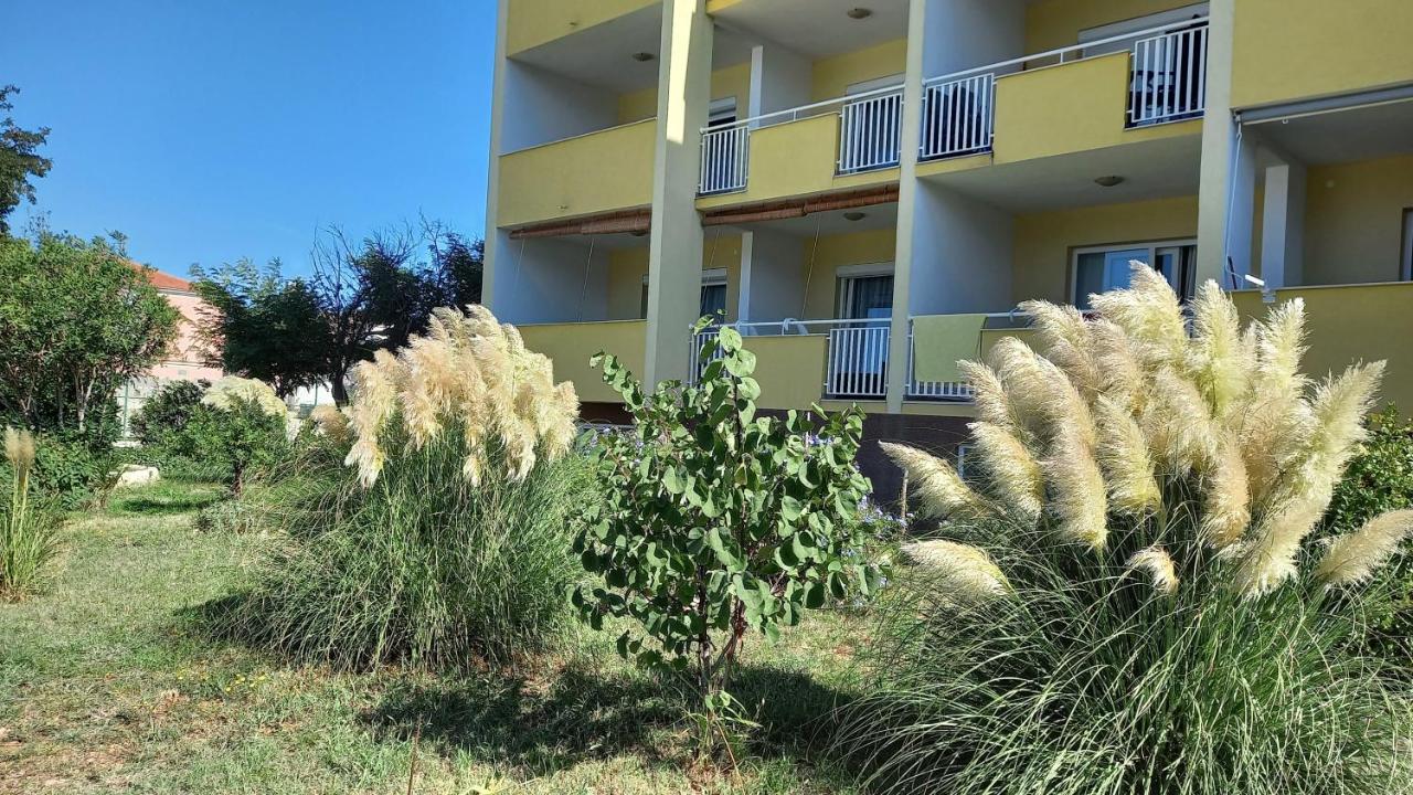 Apartment Sara - Cres Exterior photo