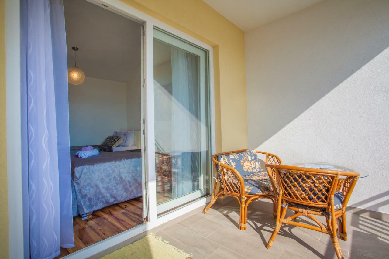 Apartment Sara - Cres Exterior photo