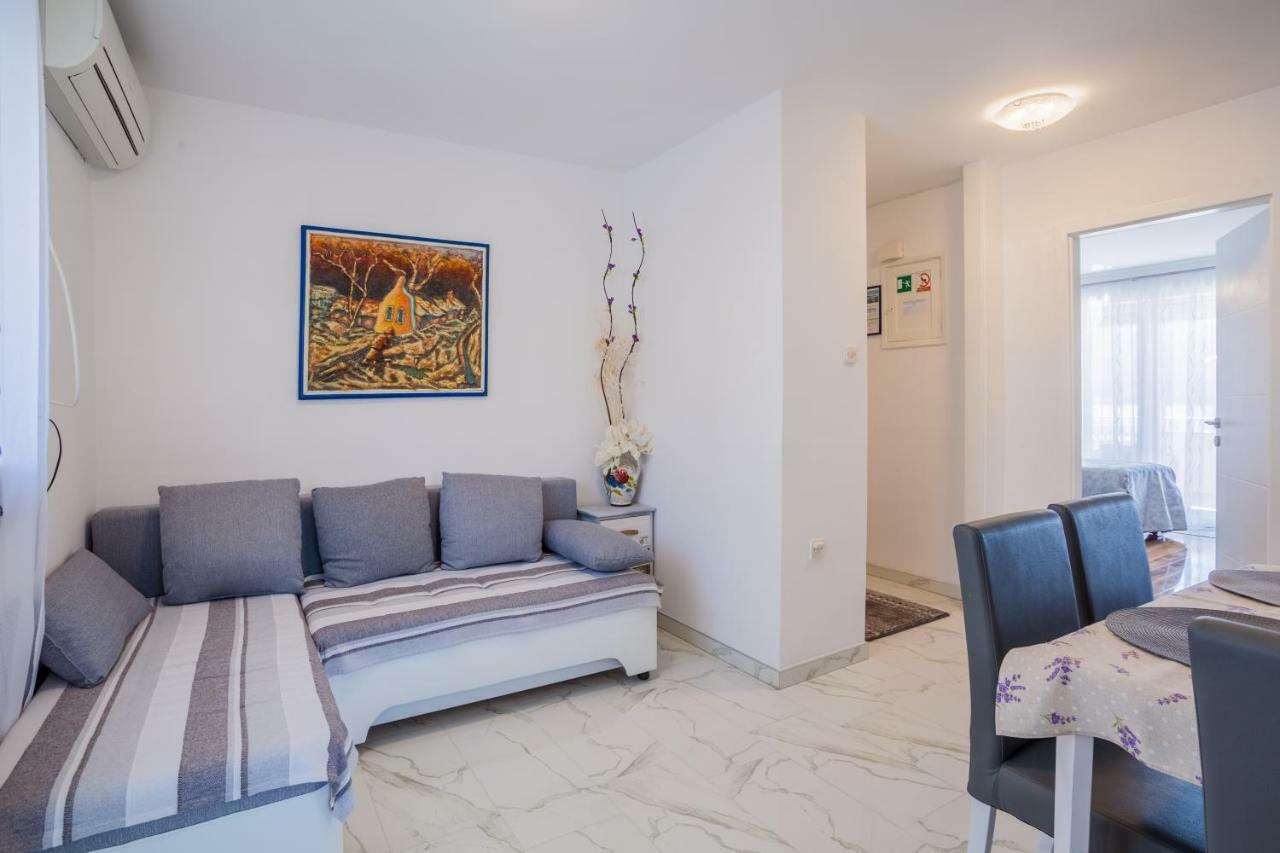 Apartment Sara - Cres Exterior photo